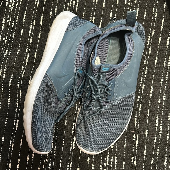 Nike slide on navy sneaker, size 10 - Picture 3 of 8